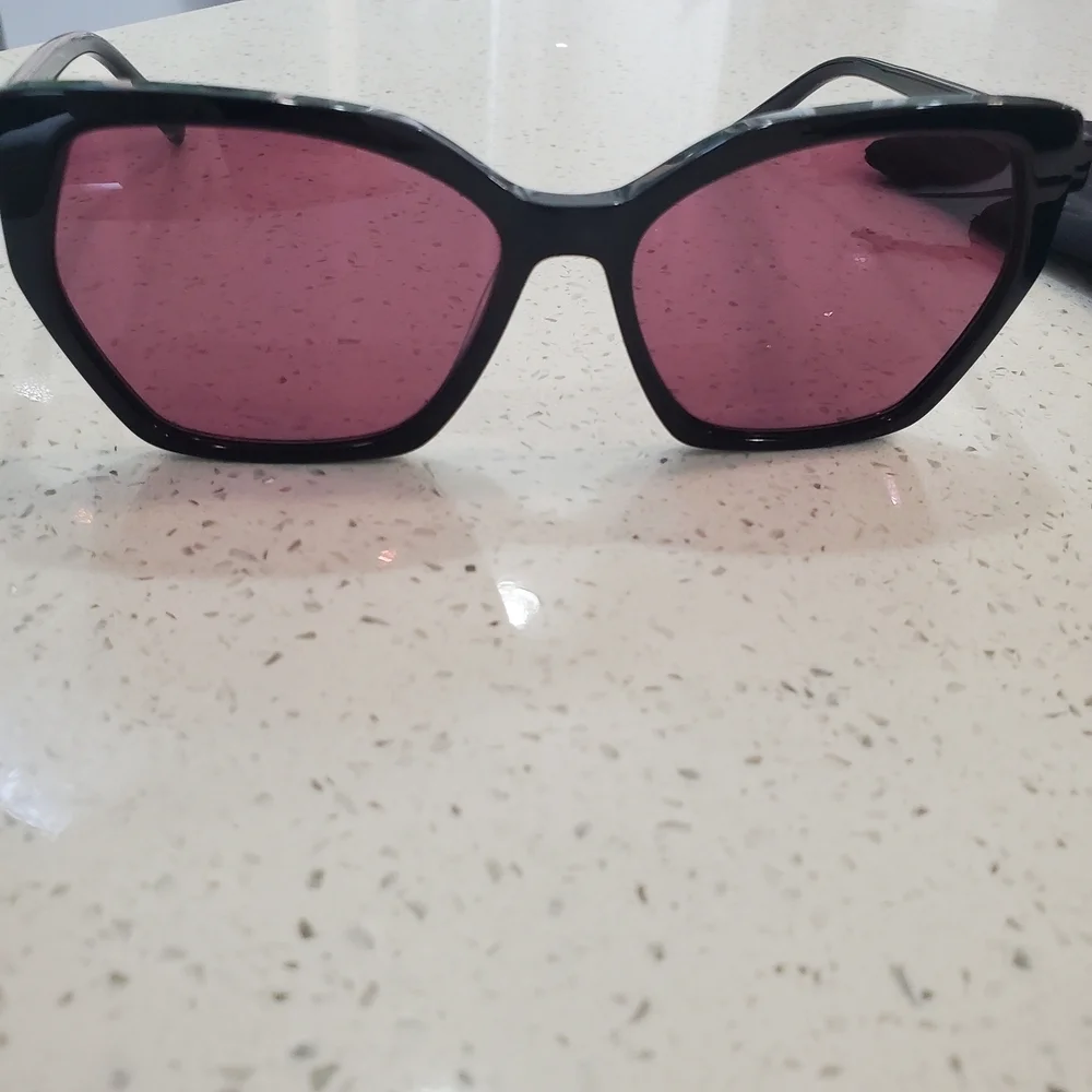 Diff Eyewear Black Sunglasses with Rose Lenses
